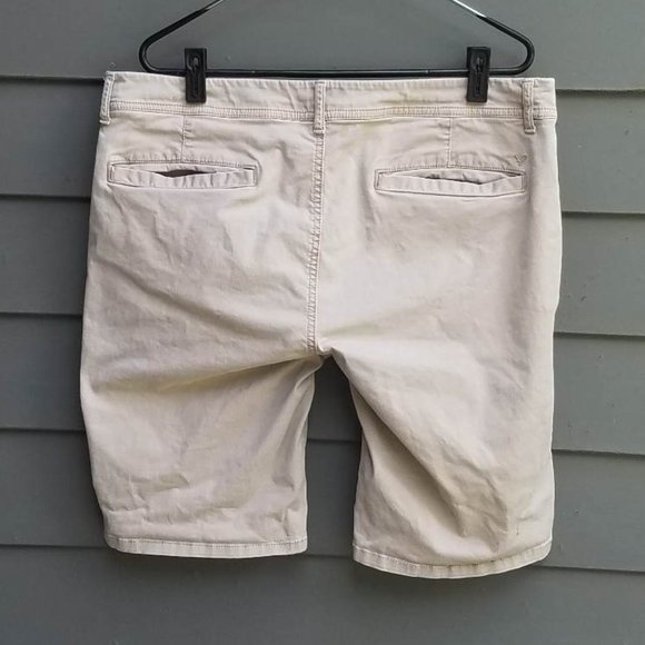 American Eagle Khaki Bermuda Shorts size 14 - Picture 3 of 9